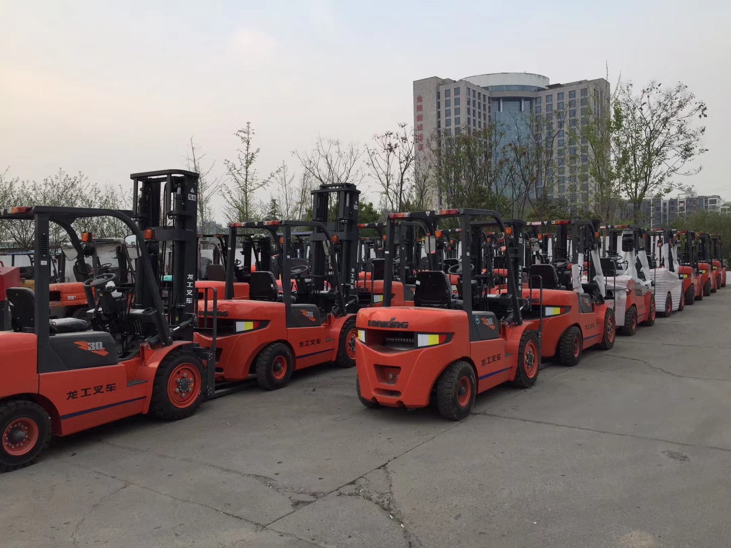 六合叉車