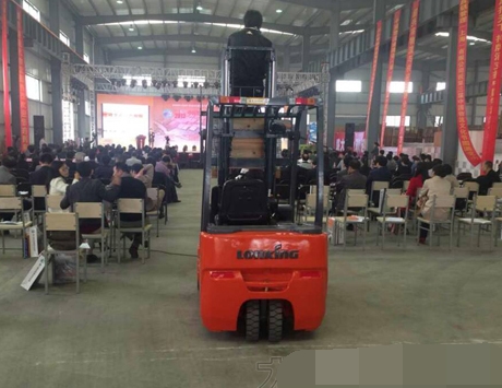 龍工物流叉車