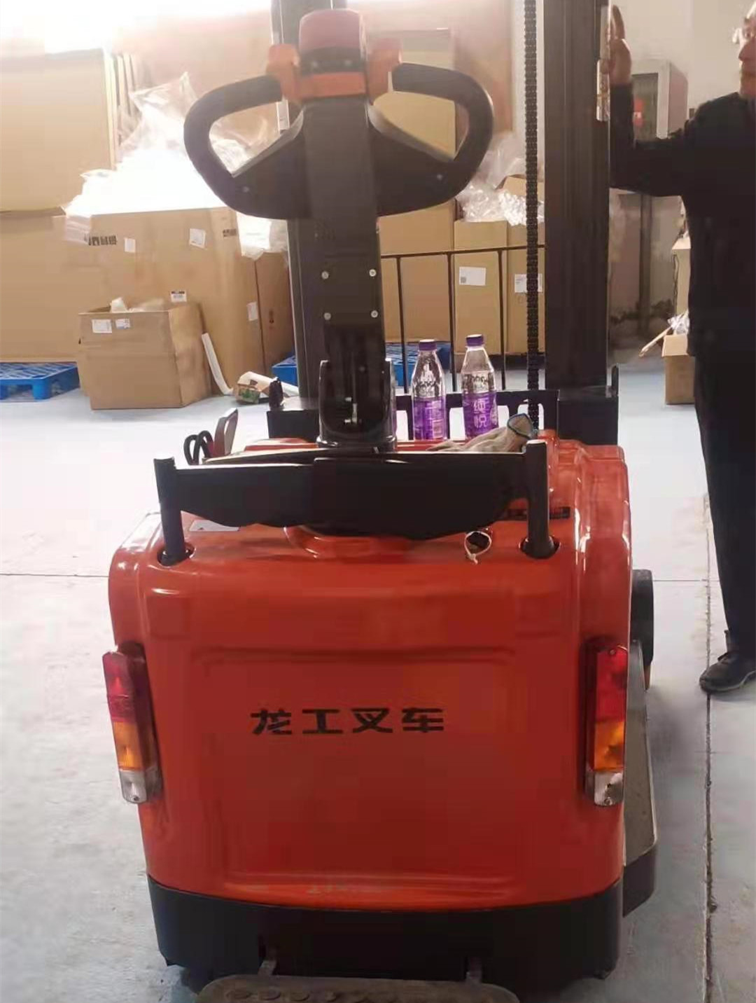 南京電動(dòng)堆高車