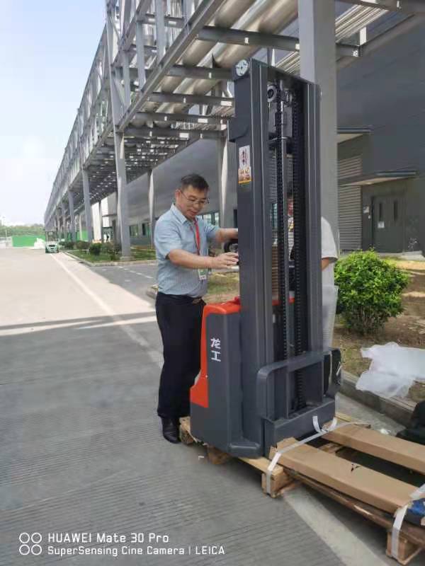 南京電動(dòng)堆高車