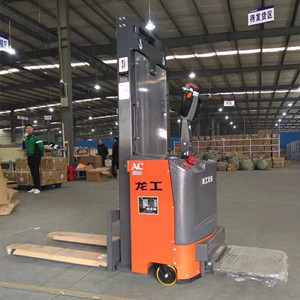 一臺(tái)南京電動(dòng)堆高車(chē)裝燈的經(jīng)歷