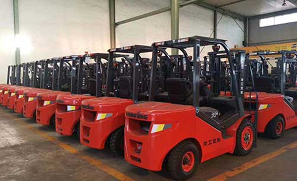 柴油叉車(chē)工廠租賃-叉車(chē)長(zhǎng)期租賃